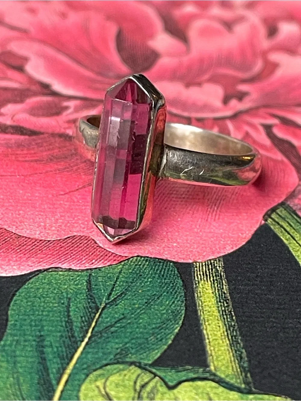 Vintage stamped 925 sterling silver & faceted purple stone ring sz 8.25-8.5